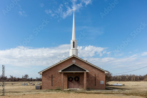 Obraz na plátně Simple red brick church with local cemetery in deep rural Mississippi