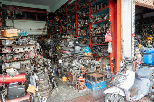 Werkstatt in Bangkok mit Roller