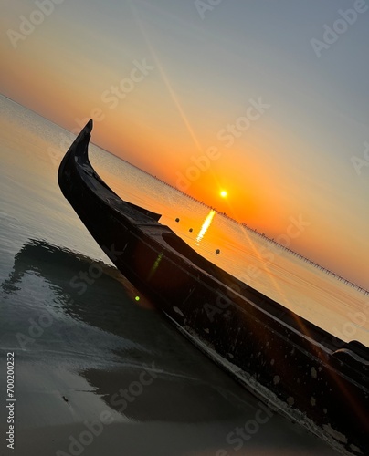 Obraz na płótnie Sunset boat w salonie