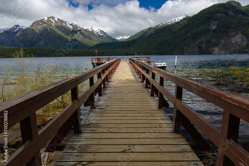 Muelle en Lago del Parque Nacional los Alerces  Argentina