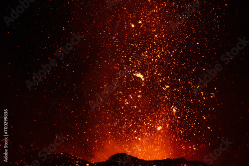 Obraz na płótnie Eruptive vent with lava emis at the top of the Etna volcano w salonie