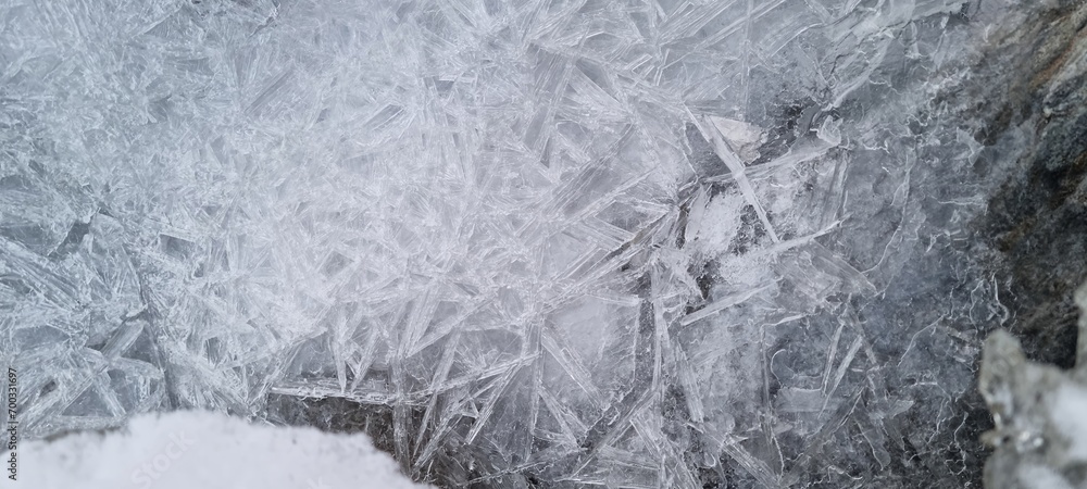 Naklejka premium river ice in winter with great ice formation detail, showing patterns, background