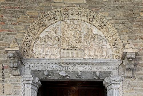 Assunzione di Maria  lunetta del portale della Cattedrale di Nostra Signora Assunta ad Acqui Terme  Alessandria 