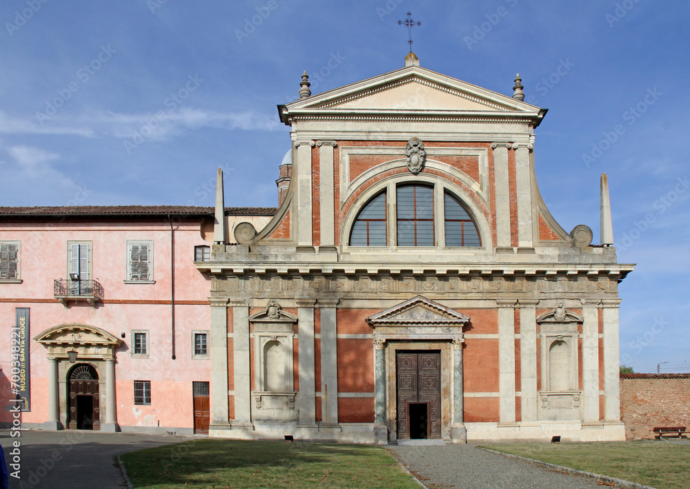 la facciata della chiesa del complesso monumentale di Santa Croce a Bosco Marengo (Alessandria)