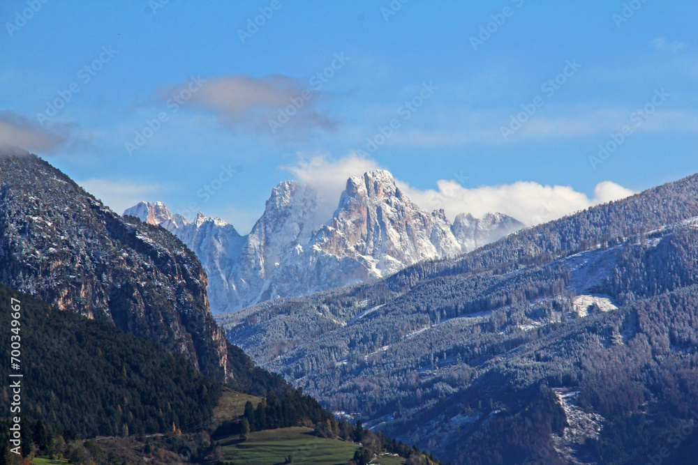 Naklejka premium le Pale di San Martino viste da Carano in Valle di Fiemme (Trentino)