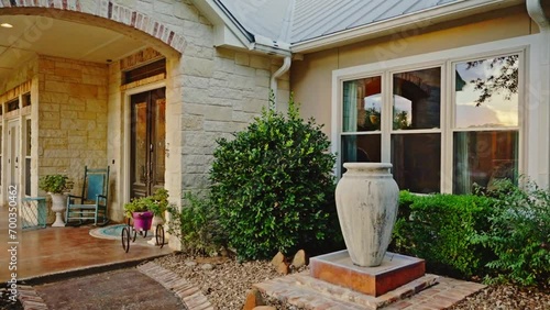 Wallpaper Mural the front view of a home Torontodigital.ca