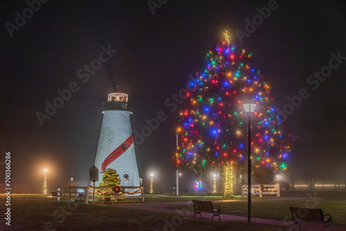 Photography Concord Point Lighthouse on a Foggy Night Decorated for the Holidays, Havre de G