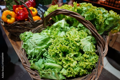 Cesta com Alface e Verduras photo