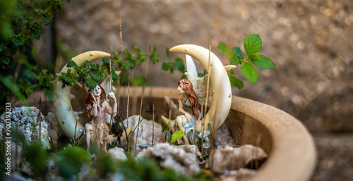 Fotografija Little Fairy in the Moon Outside Figurines Garden Flower Pots
