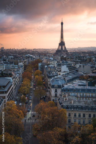 Sunset view of Paris and road leading to Eiffel Tower © Cavan