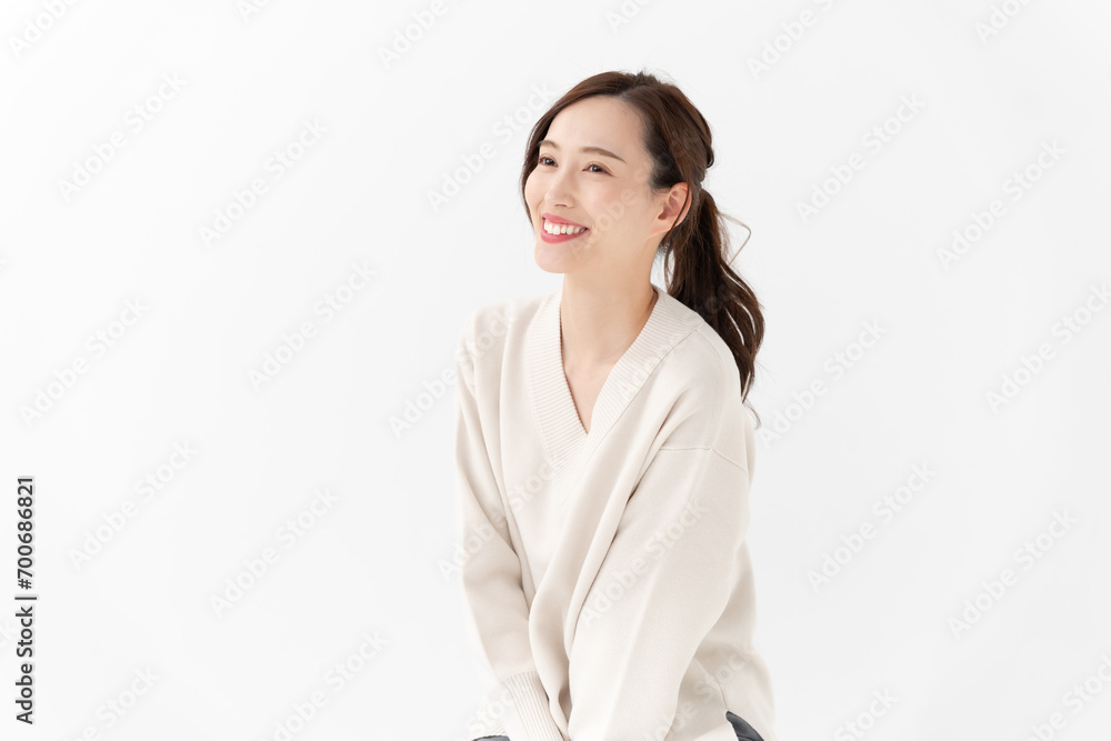 カジュアルな服装の女性 ポートレート カジュアルな服装の女性 ポートレート