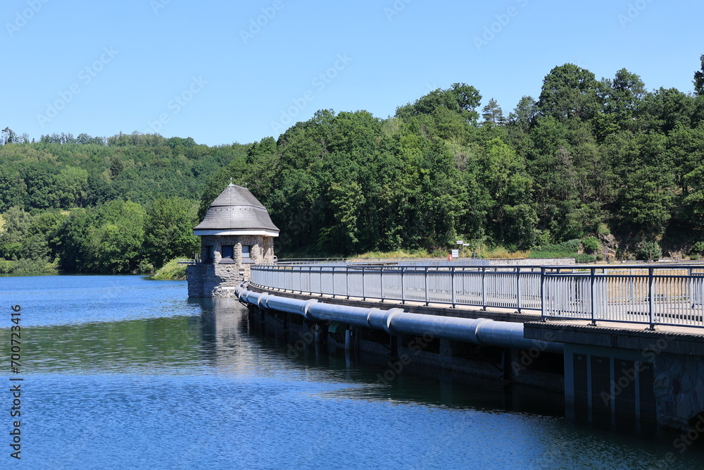 Fototapeta premium Blick auf die Listermauer am Biggesee 