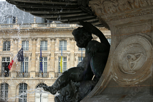 Bordeaux - Place de la Bourse - Fontaine des Trois Grâces photo