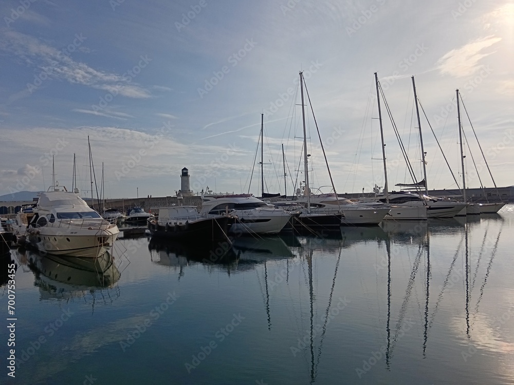 Fototapeta premium boats in the harbor