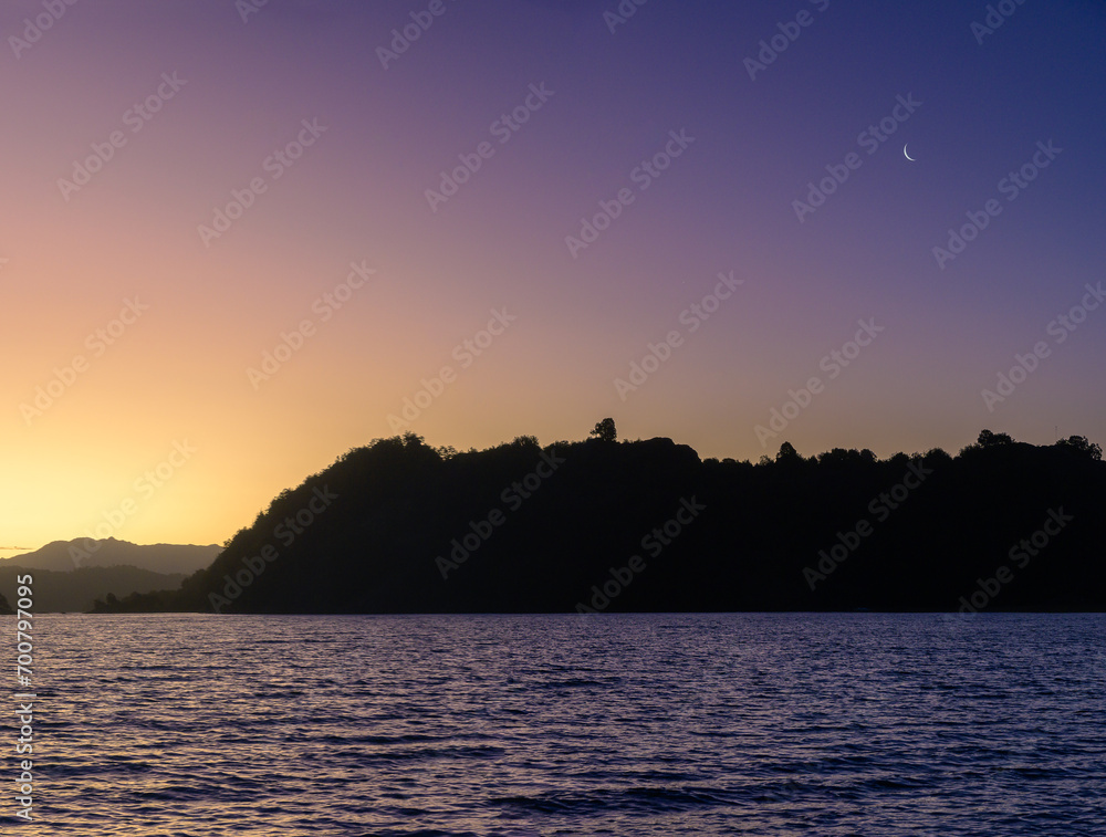 Atardecer en Lago Aluminé - Villa Pehuenia - Neuquén Atardecer en Lago Aluminé - Villa Pehuenia - Neuquén