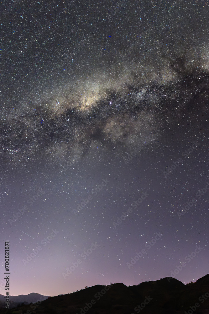 Fototapeta premium Vía Láctea con montañas en silueta - Villa Unión - La Rioja