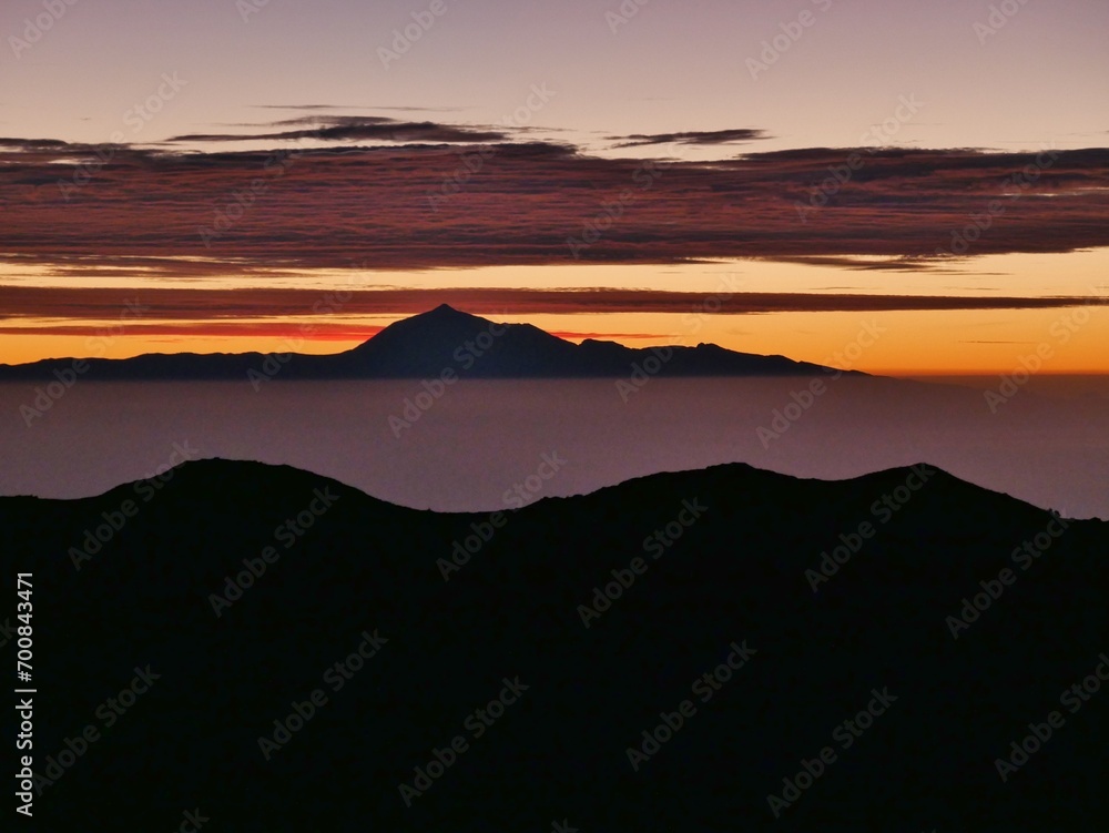 Obraz premium Sonnaufagng am Roque de los muchachos mit Teide
