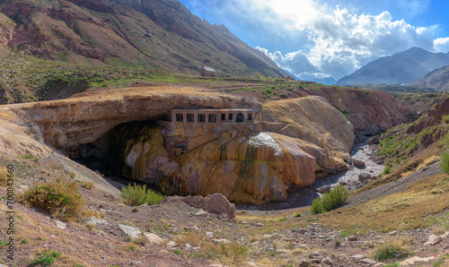 Paisaje montañoso - Puente del Inca - Mendoza - Argentina