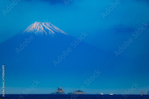 霞の孤島と富士山