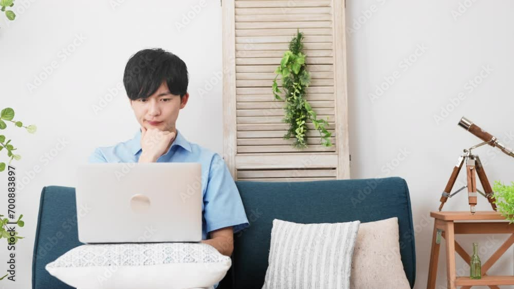 私服姿の若い男性 ライフスタイルイメージ
私服姿の若い男性 ライフスタイルイメージ