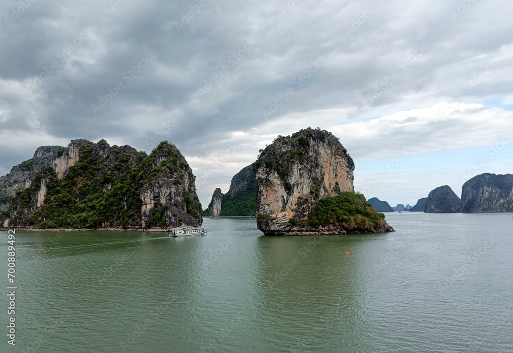 Vietnam, Ha Long Bay, bay, seascape with rocks
