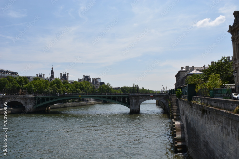 Walking through Paris, a wonderful European city, with infinite corners to photograph
