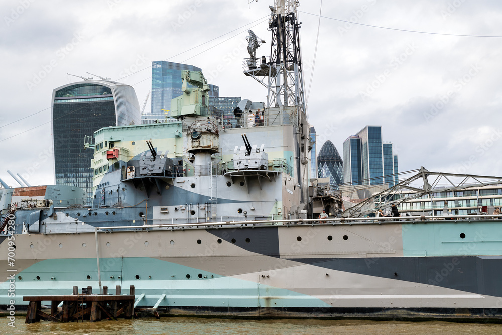 Altes Kriegsschiff auf der Themse als Museumsschiff