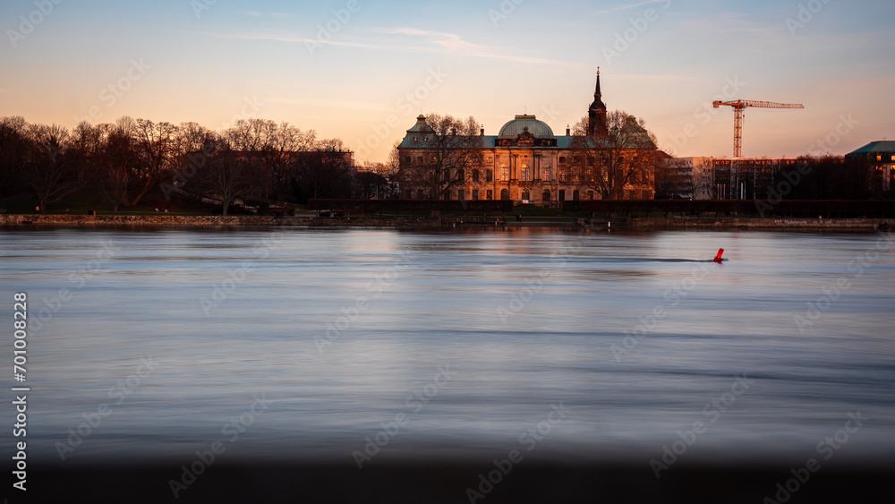 Blick auf das Japanische Palais Dresden zum Hochwasser 2023