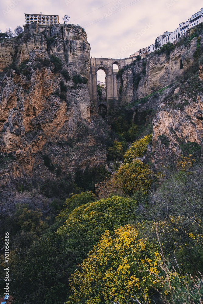 南スペインの白い村ロンダのヌエボ橋