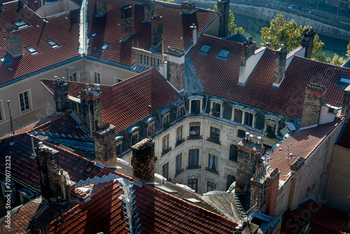 Les vieux immeubles de Lyon vus des pentes de la Croix rousse photo