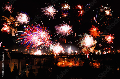 feuerwerk, feier, nacht, explosion, urlaub, feuer, festival, himmel, party, licht, pyrotechnik, anzeige, feiern, rot, Dezember, bunt, ereignis, farbe, neujahr, Silvester, unterhaltung, dunkel, Feier,