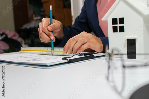 Canvastavla Accounting for the real estate business of an entity