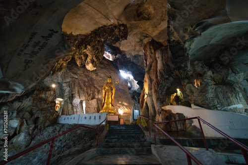 beautiful cave temple in ipoh