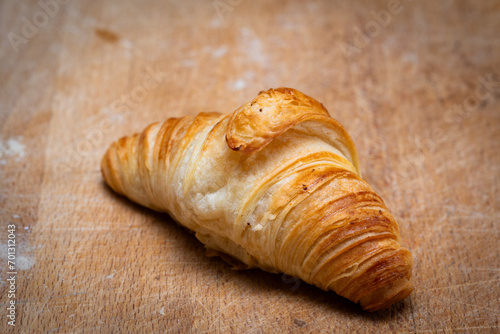 Détails of fresh French croissant straight out of the oven 