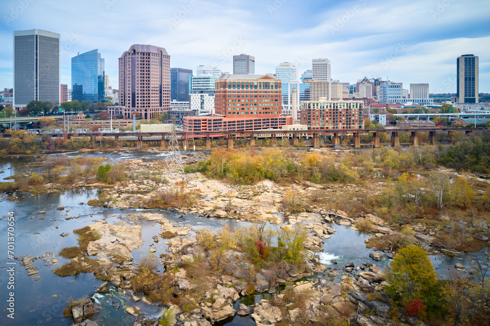 Fototapeta premium City of Richmond skyline in autumn over the river