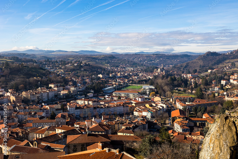 Panorama sur l’ouest de la ville depuis le Rocher Corneille au Puy-en-Velay en Auvergne