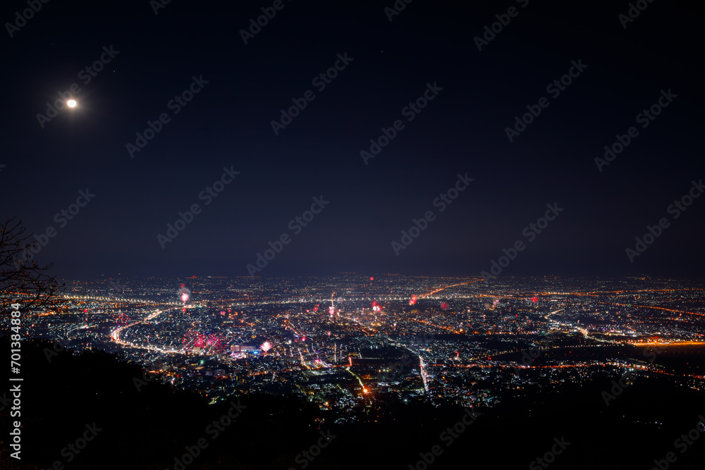 Obraz premium Beautiful fireworks Happy New Year at Chiangmai City Thailand. 