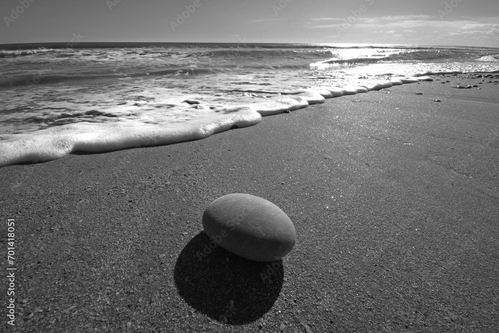 Obraz premium Plage Occitanie noir et blanc nature mer vague Méditerranée Hérault Artenseo tourisme écume soleil vacances