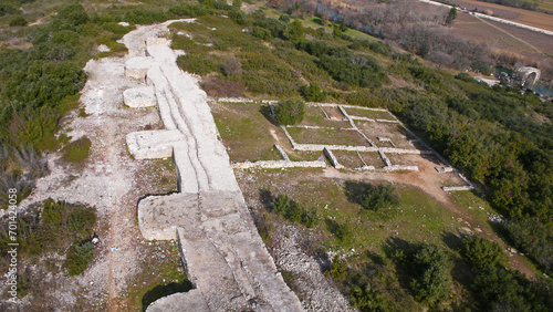 Photo aérienne Ambrussum oppidum France archéologie antiquité gallo romain vestiges archéologiques quartiers bas - oppidum fondé par les Volques Arécomiques IVe siècle avant notre ère  photo