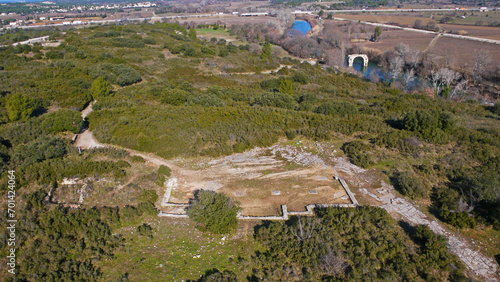 Photo aérienne Ambrussum oppidum France archéologie antiquité gallo romain vestiges archéologiques quartiers bas - oppidum fondé par les Volques Arécomiques IVe siècle avant notre ère 