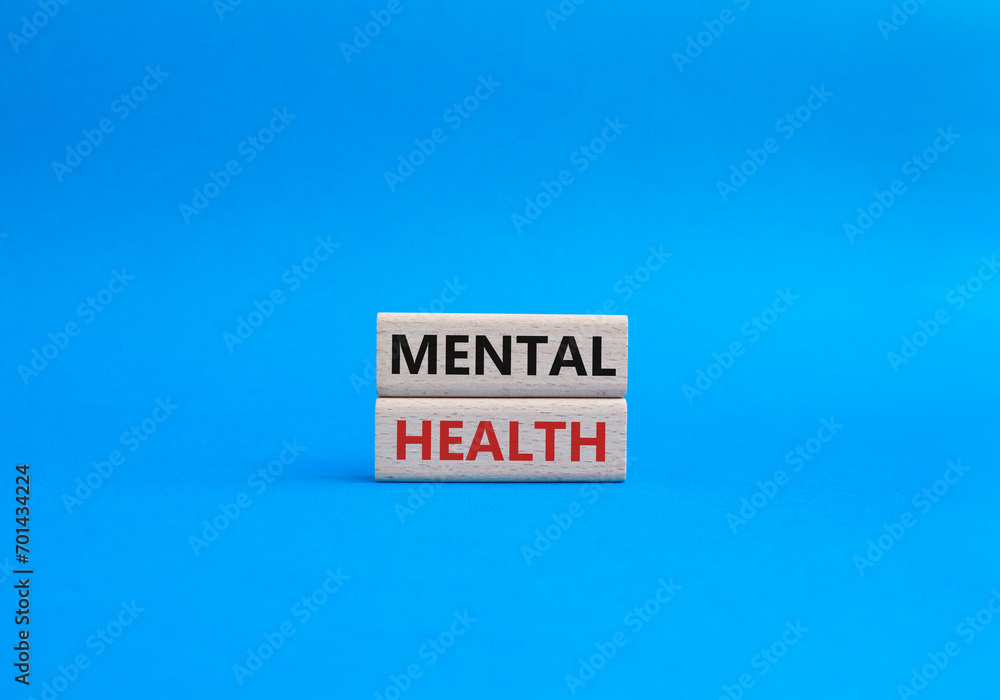 Obraz premium Mental Health symbol. Concept word Mental Health on wooden blocks. Beautiful blue background. Psychology and Mental Health concept. Copy space
