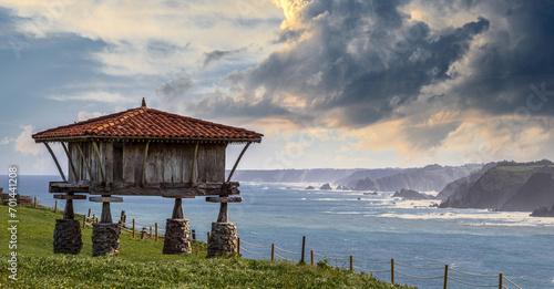 Cuadro en lienzo Horreo en Ermita de la Regalina (Asturias, Spain)