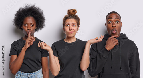 Fotografija Horizontal shot of hesitant European woman spreads palms with clueless expressio