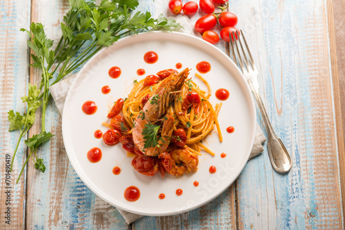 linguine with giant shrimp cherry tomatoes and parlsey