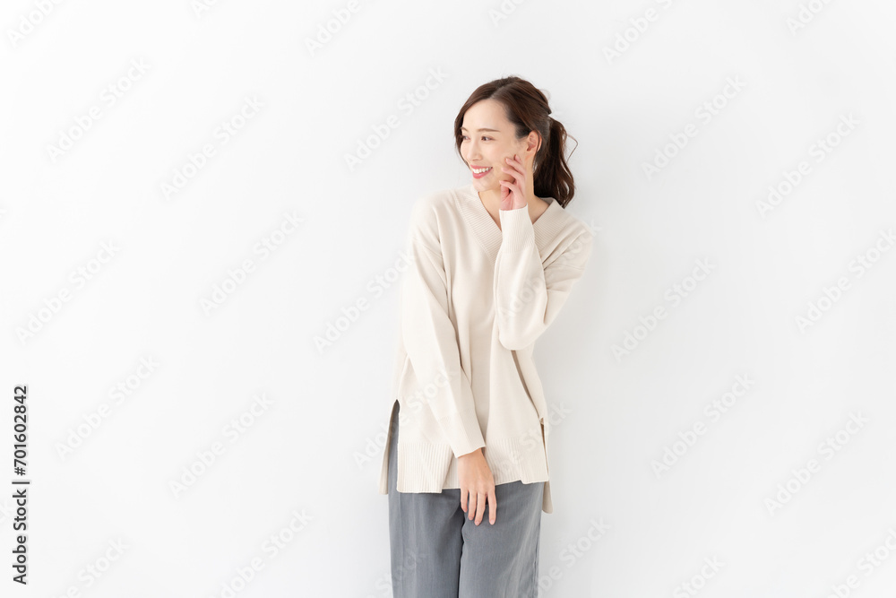 カジュアルな服装の女性 ポートレート カジュアルな服装の女性 ポートレート