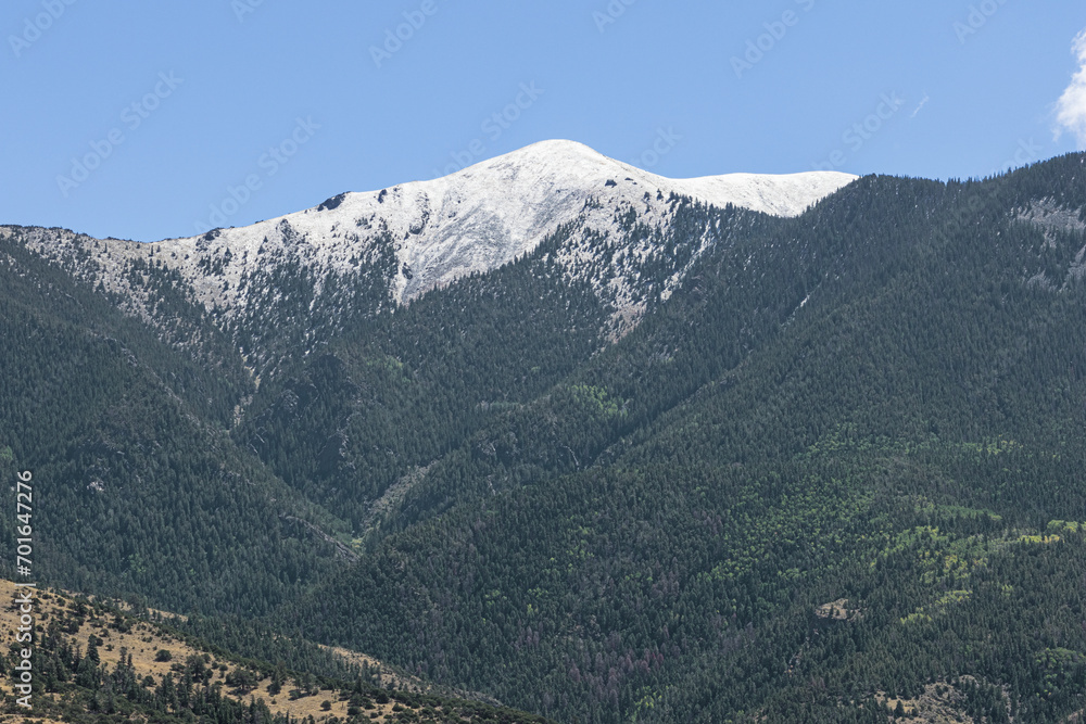 Mount Zwischen and the surrounding valleys and mountain passes, seen from the Great Sand Dunes National Park