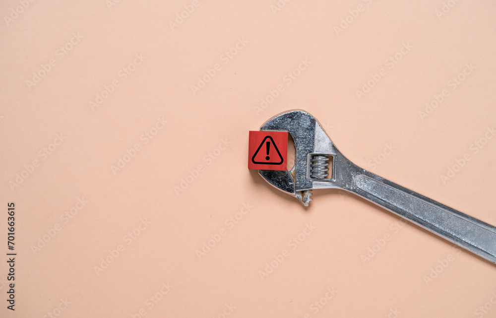 Torque wrench clamping to red wooden block which print screen