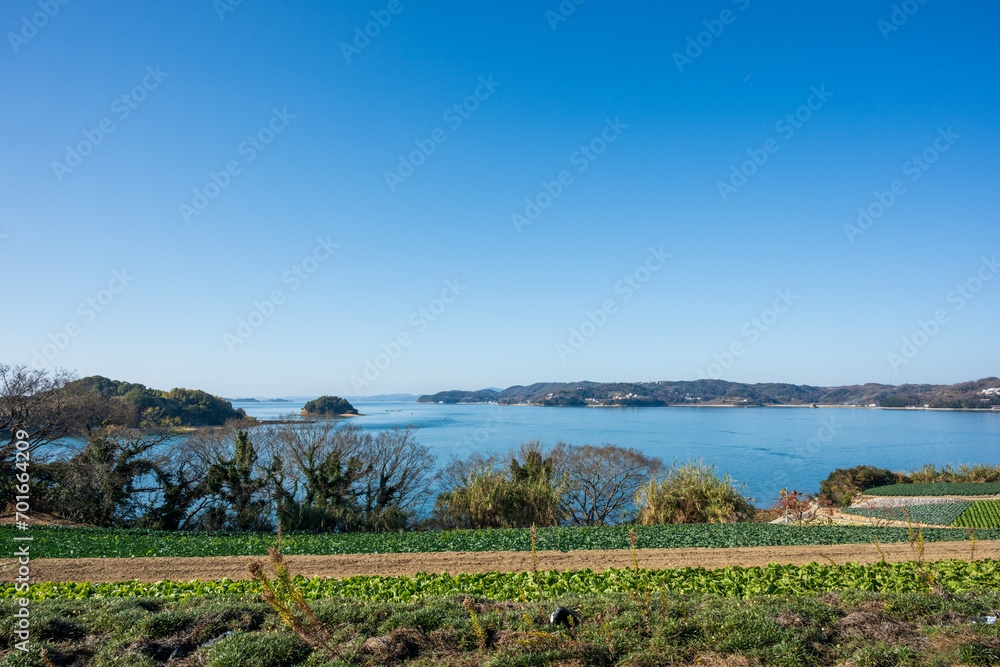 Obraz premium 日本の岡山県瀬戸内市の牛窓と前島の美しい風景