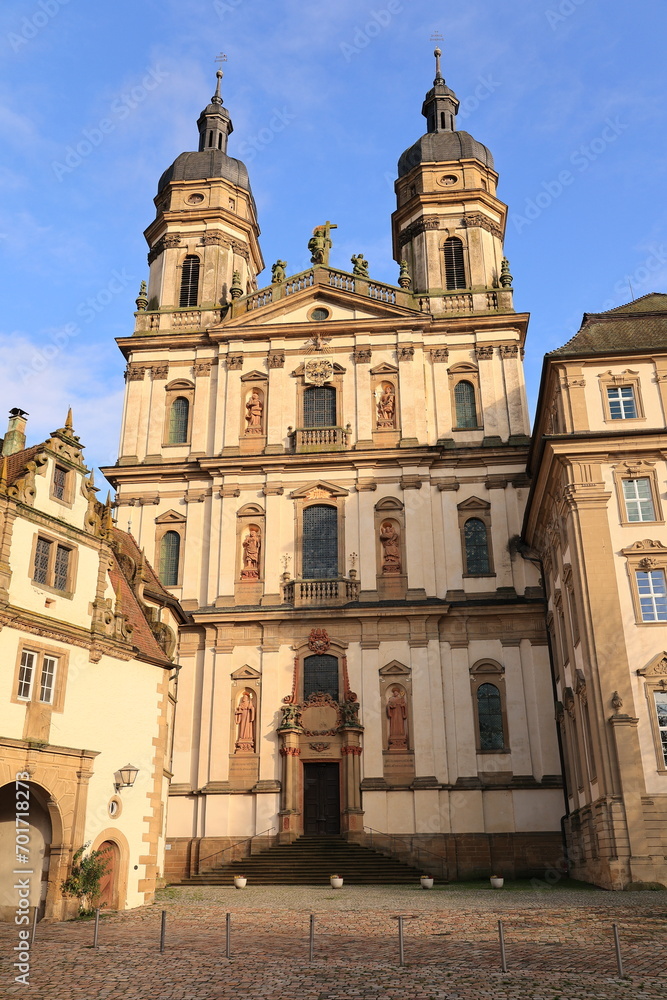 Blick auf die Klosterkirche von Kloster Schöntal in Baden-Württemberg