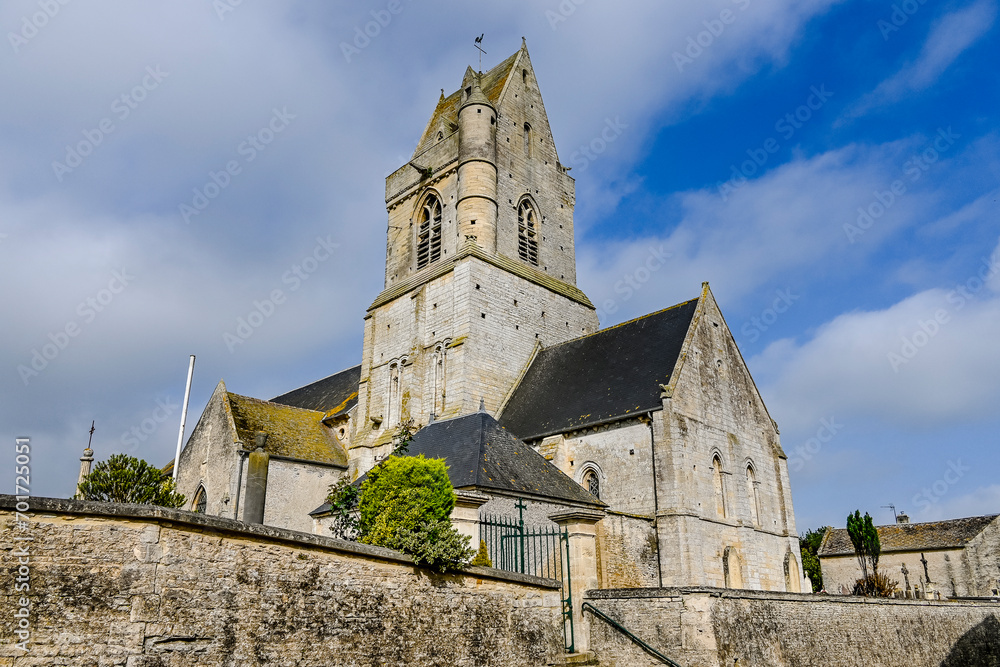 Crépon, Kirche, Saint-Médard-et-Saint-Gildard, Kirchturm, Dorf, Calvados, Normandie, Frühling, Sommer, Küste, Caen, Frankreich